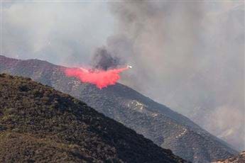 forest-fire-aircraft-droppping-retardant